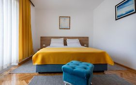 Apartments And Rooms Lotus